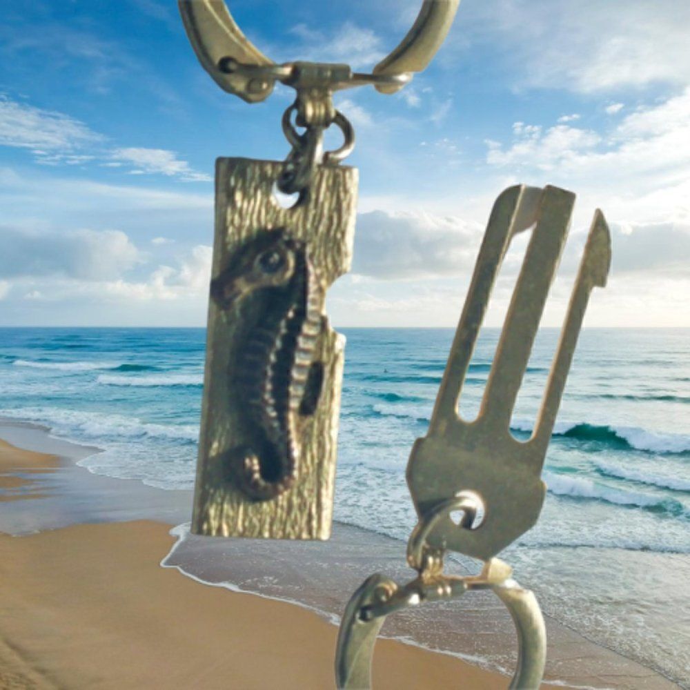 Vintage Sea Horse Charm Keychain Keyring Twin Lock Nautical Key Holder